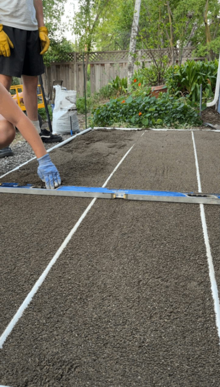 Leveling sand
