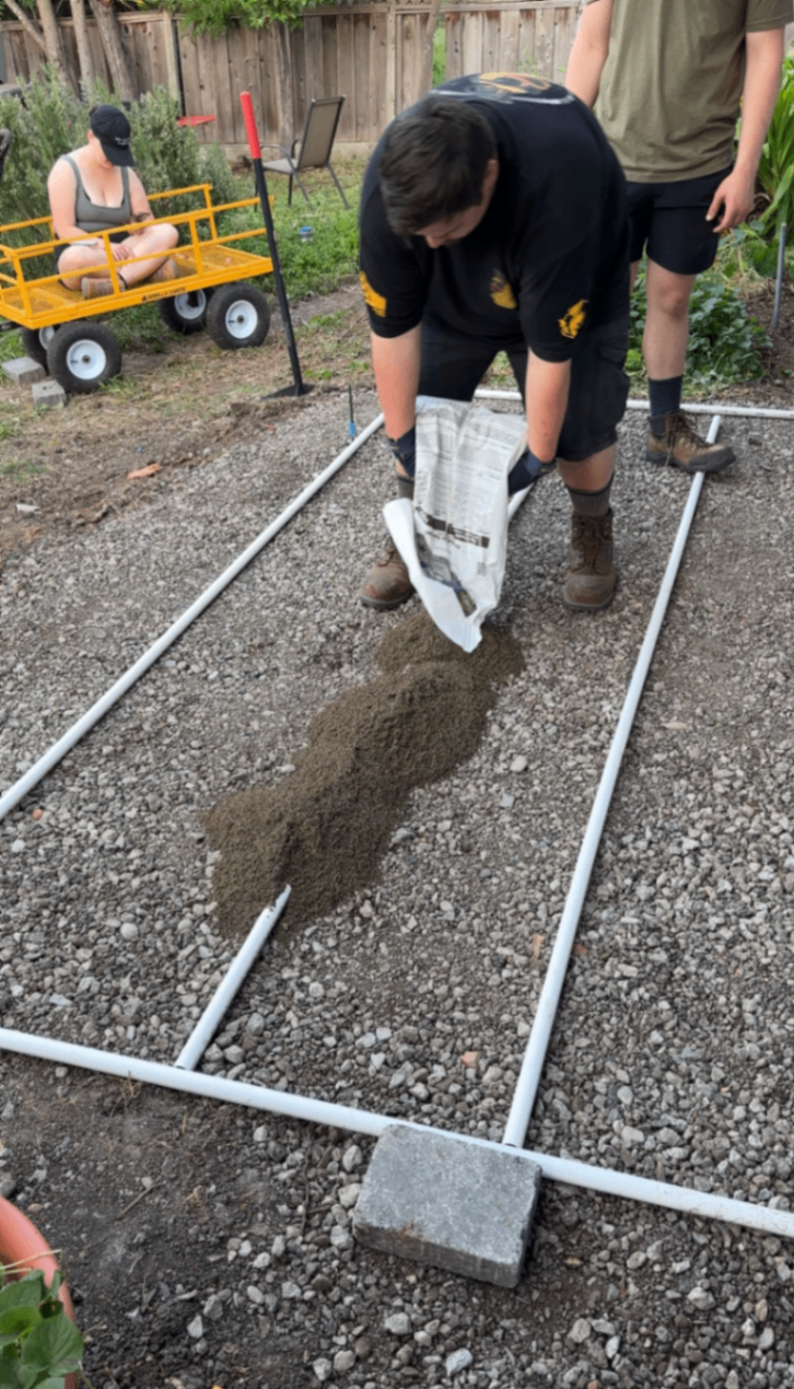 Pouring leveling sand
