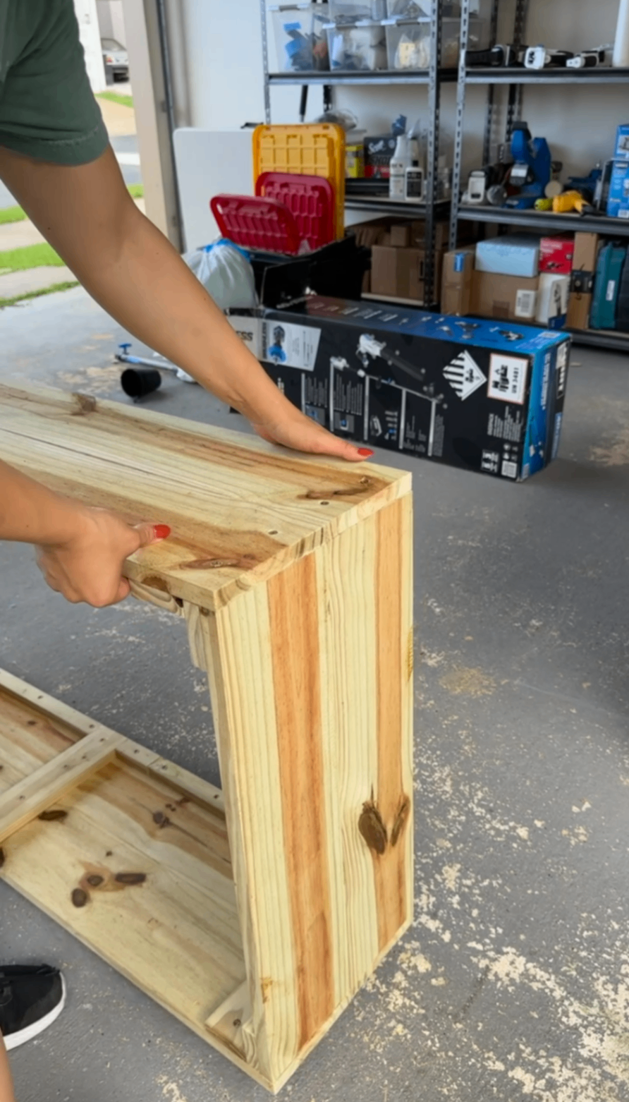 assembling planter box 3