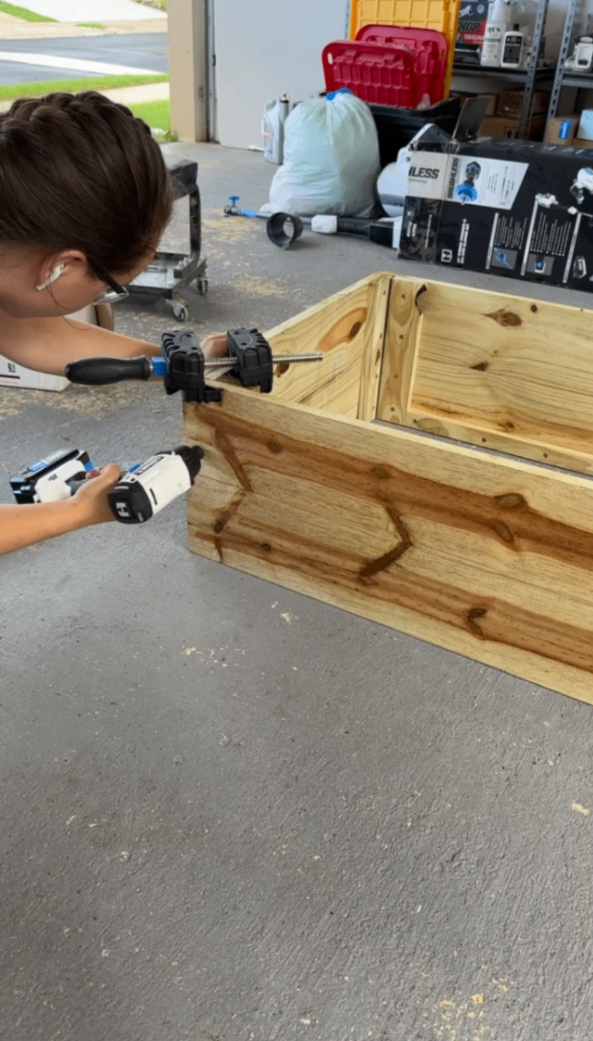assembling planter box 2
